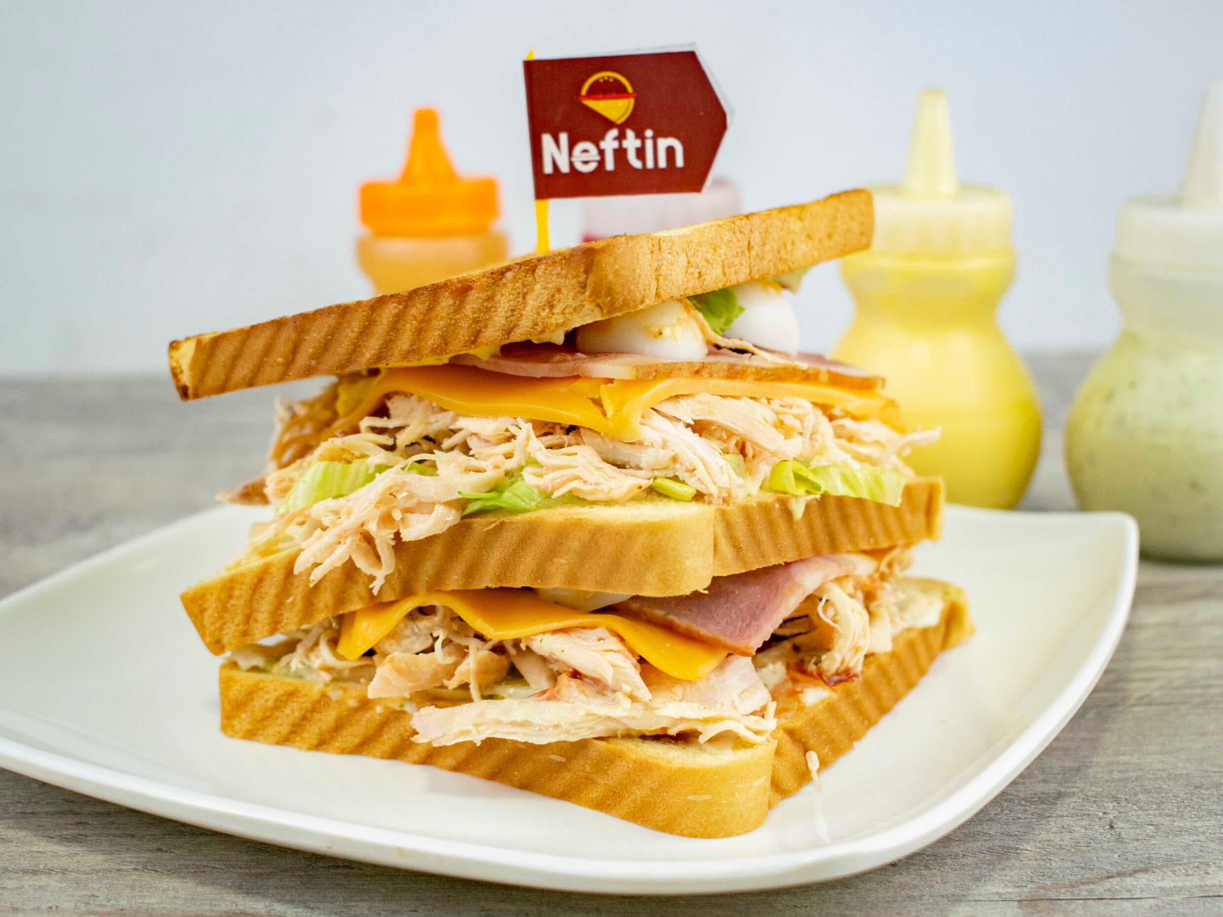 2 Sándwich Tradicional Pollo + frappe