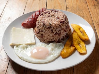 Desayuno Típico + Refresco