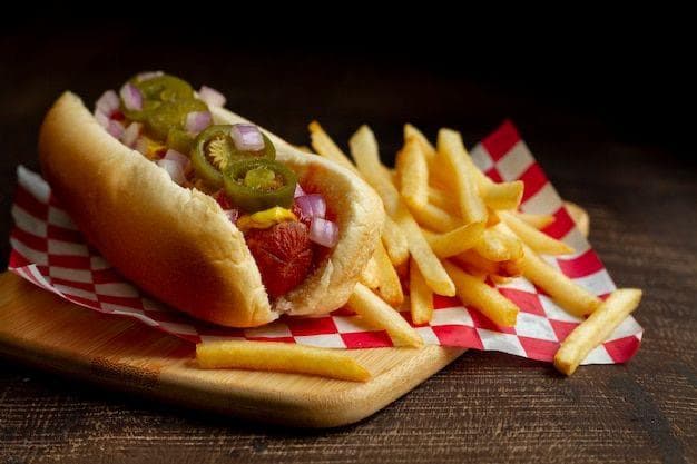 Hot Dog con Tocino y Papas