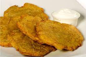 Patacones con queso costeño