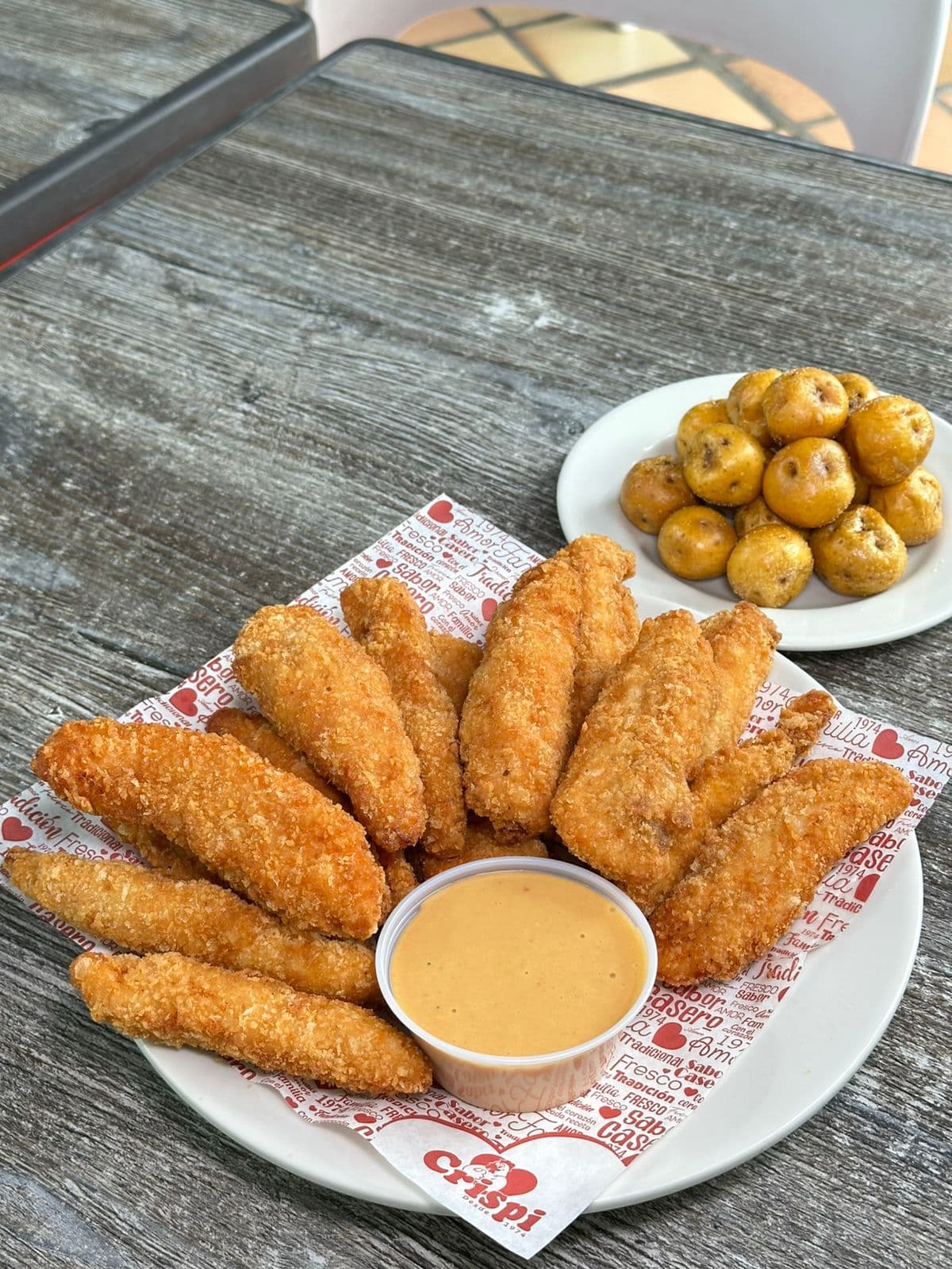 Crispi Tenders x12 + papas + salsa crispi