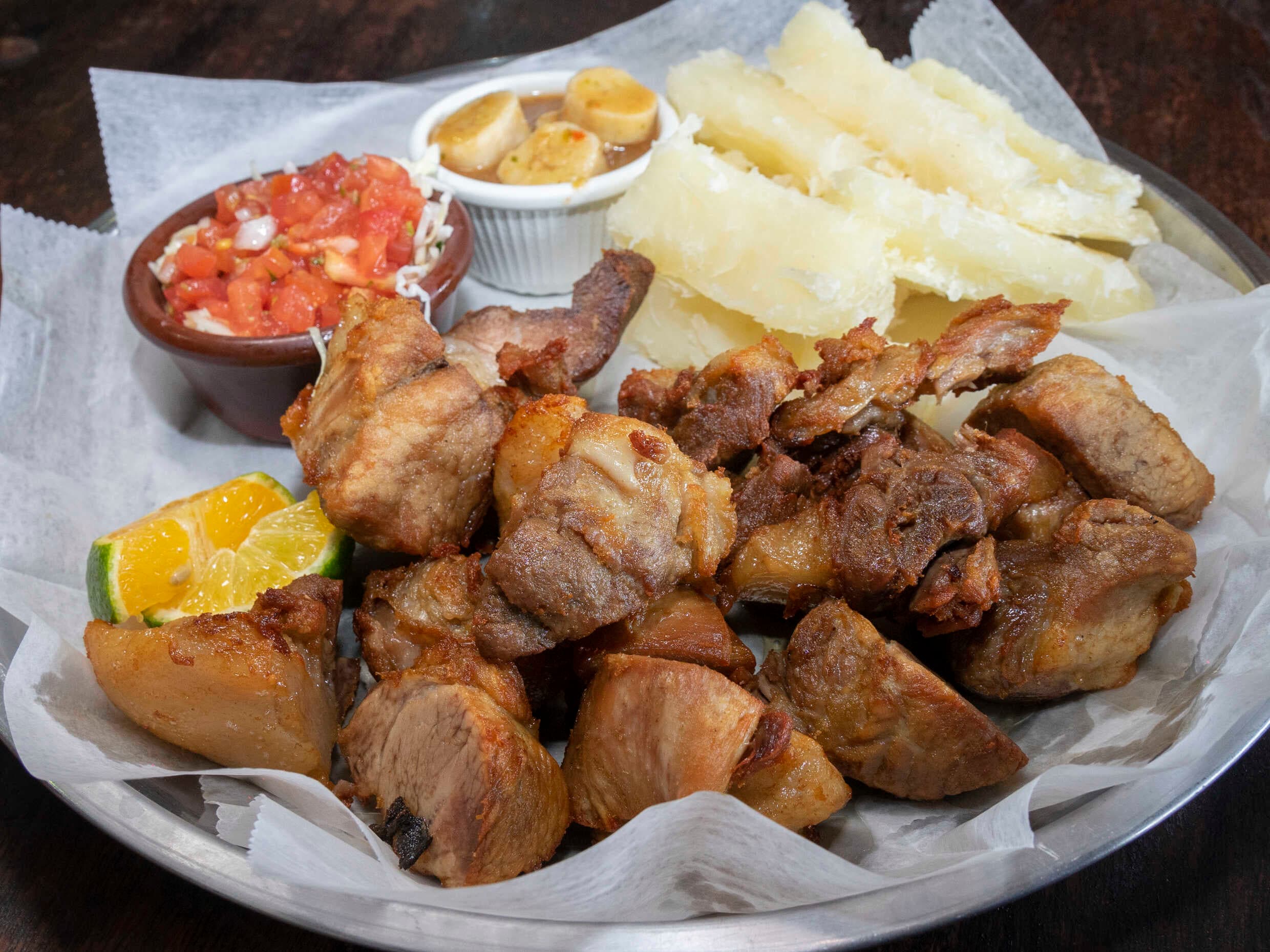 Canasta de Chicharrón 2 Personas 500 g