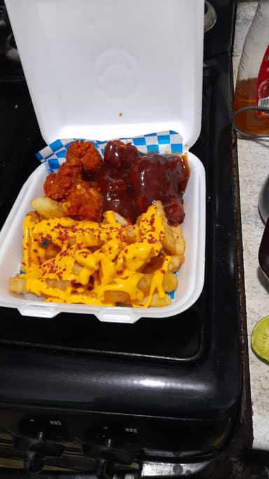 Charola con Boneless y Papas a la Francesa