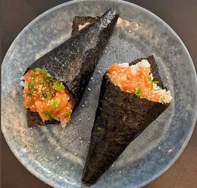 Temaki Tartar Salmón + 2 kanikronch