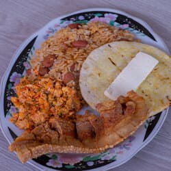 Calentado De Chicharron + Coca-Cola 400ml