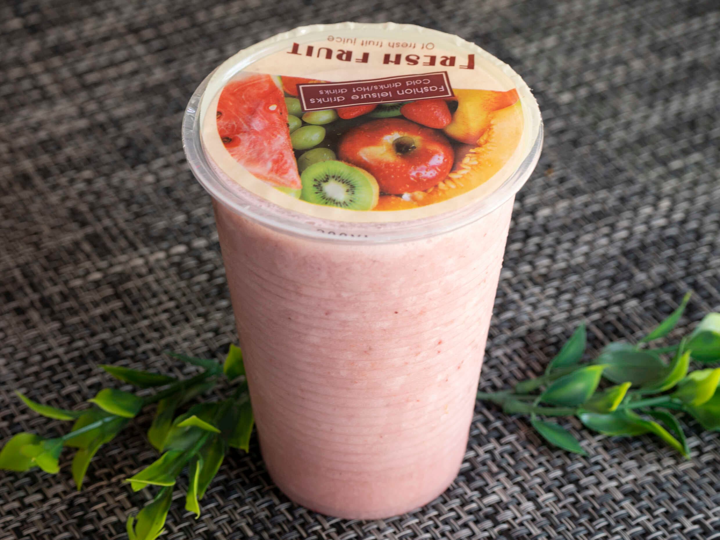 Jugo de Fresa con Leche Tamaño Grande 16 Oz