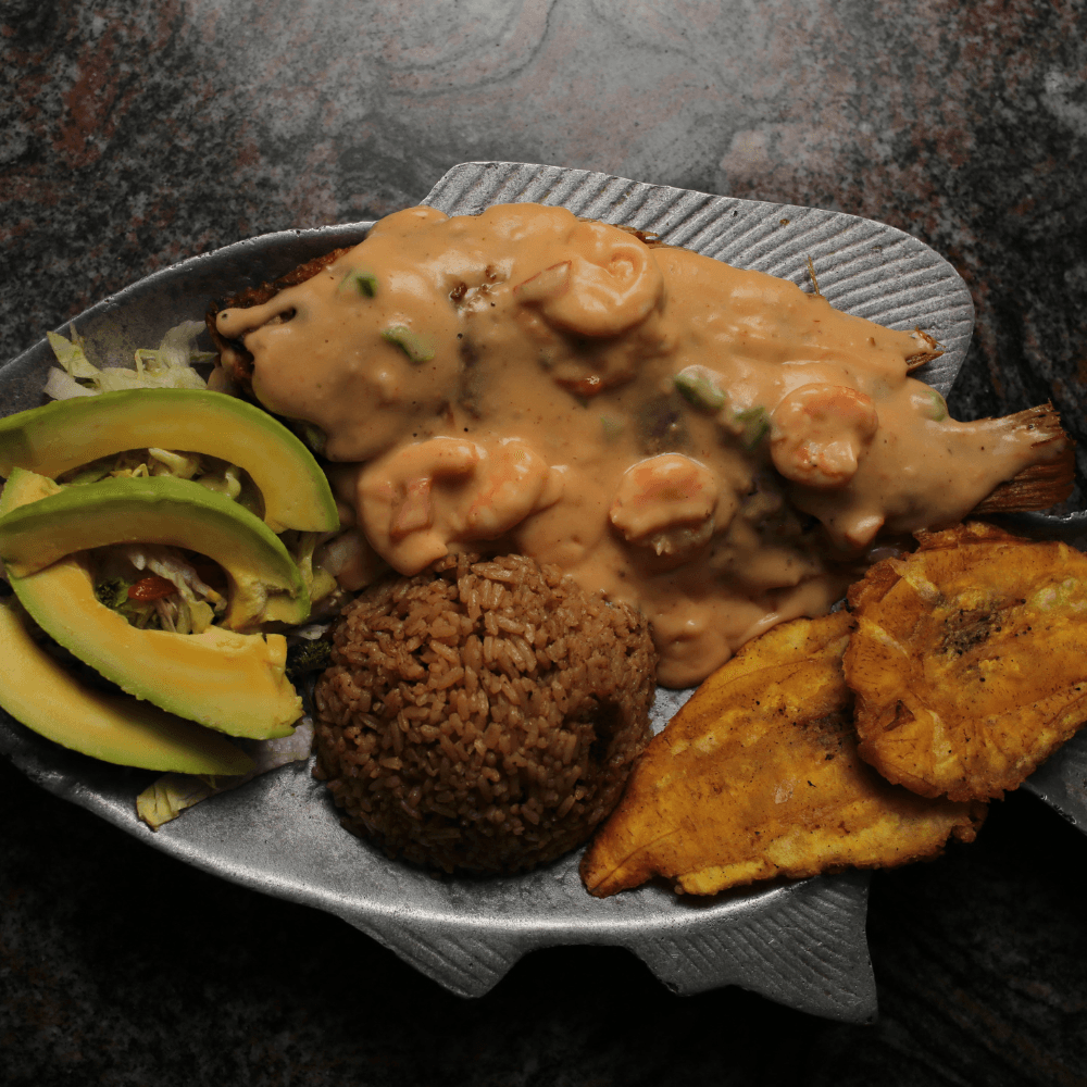 Salmón en Salsa de Camarón