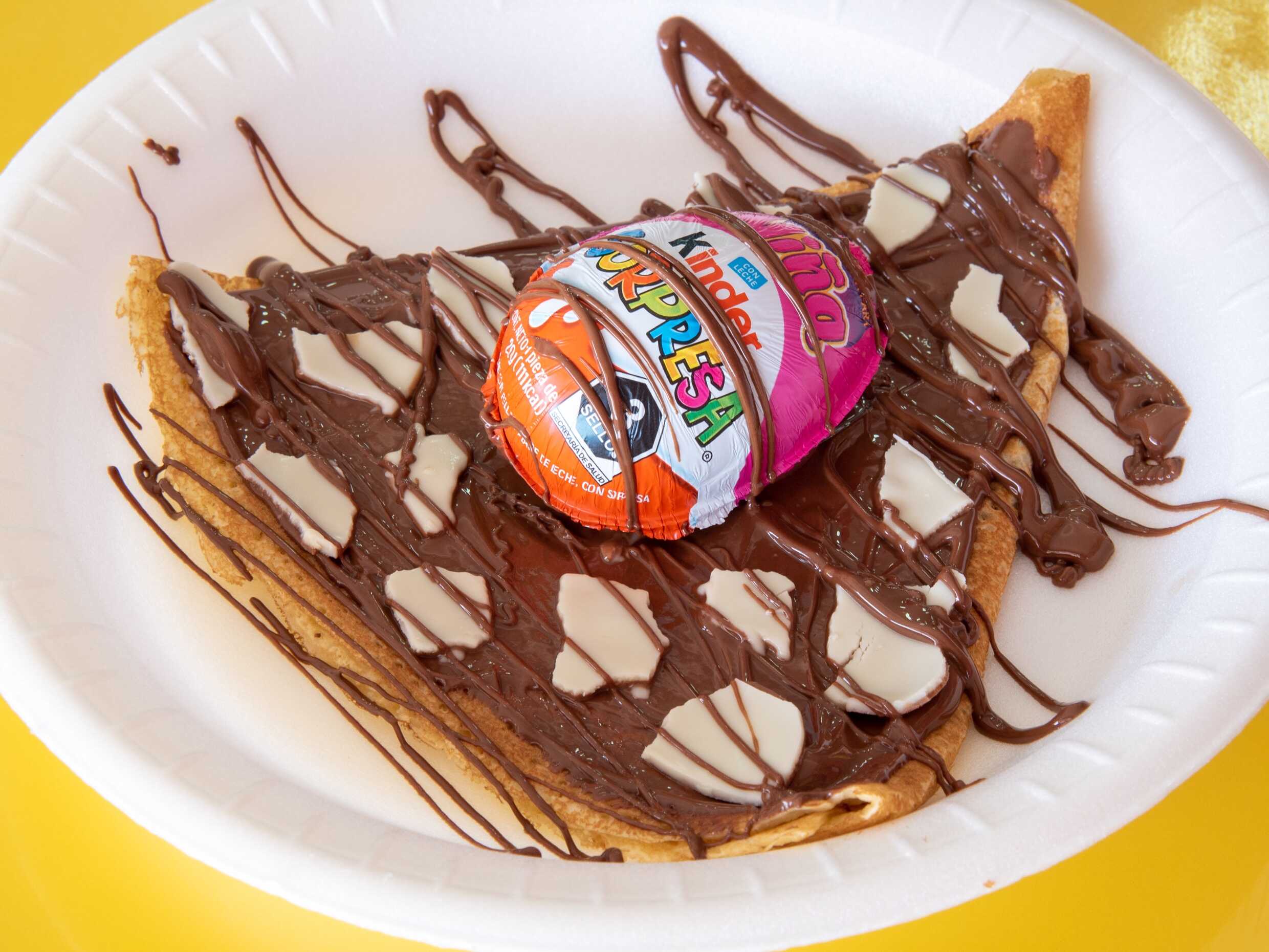 Crepa Huevito Kínder, Plátano, Nutella y Lechera
