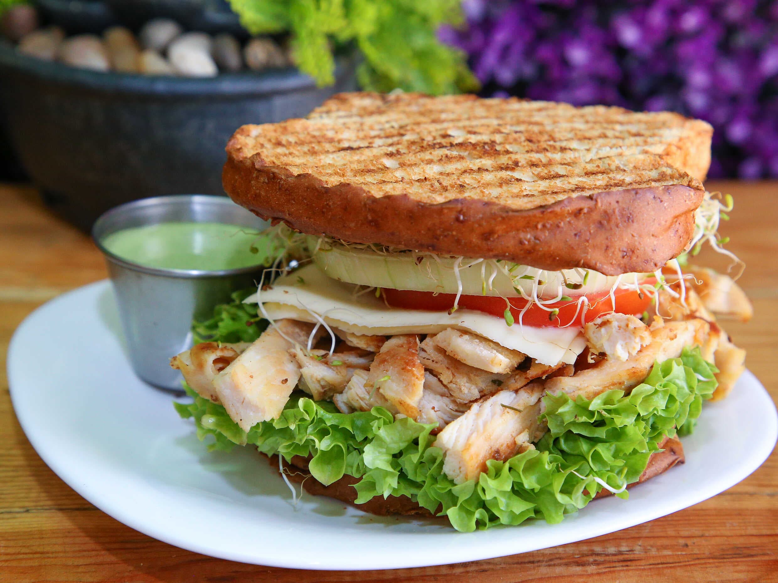 Sándwich Pollo Especial