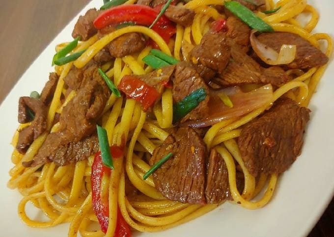 Tallarín Saltado Criollo Res