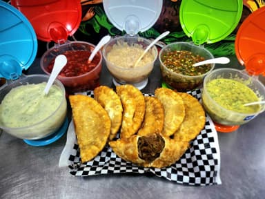 Empanada de Ojaldre solo Carne.