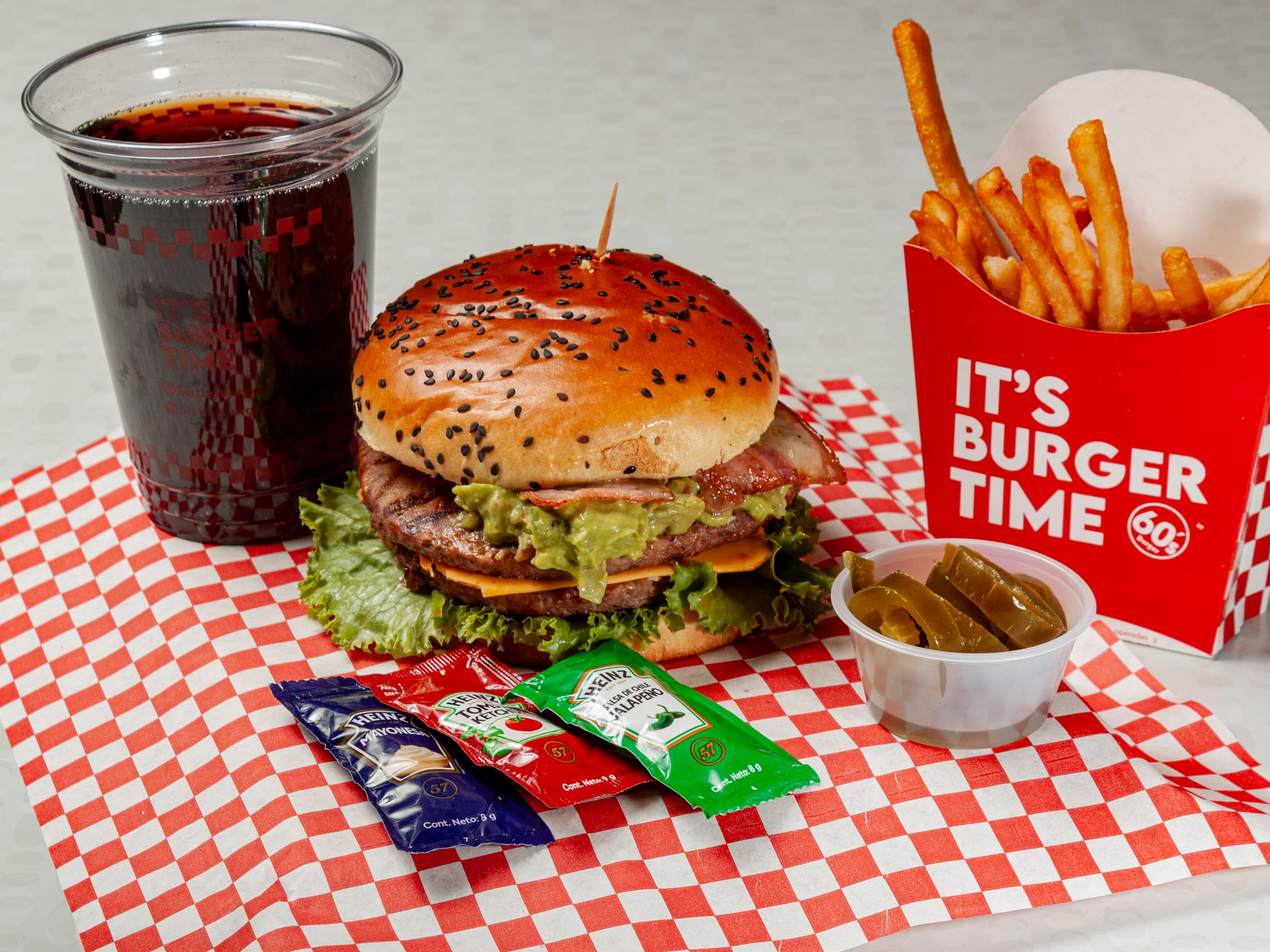 Combo Guacamole Burger con Papas