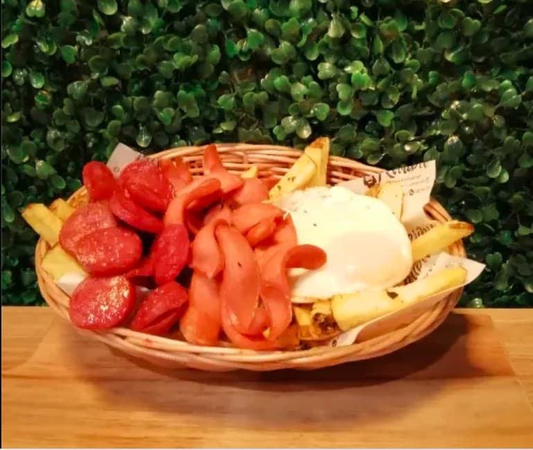 Salchipapa Mixta