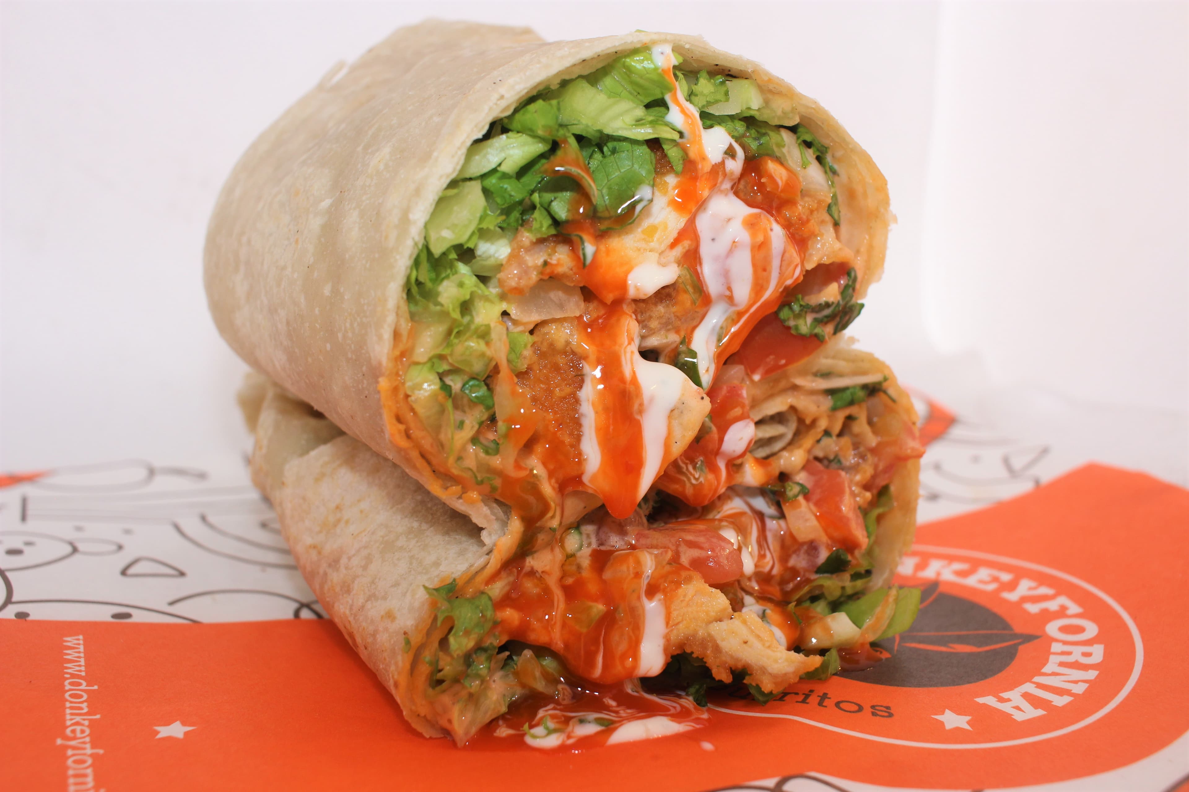 Buffalo Crispy Chicken Burrito + Bebida