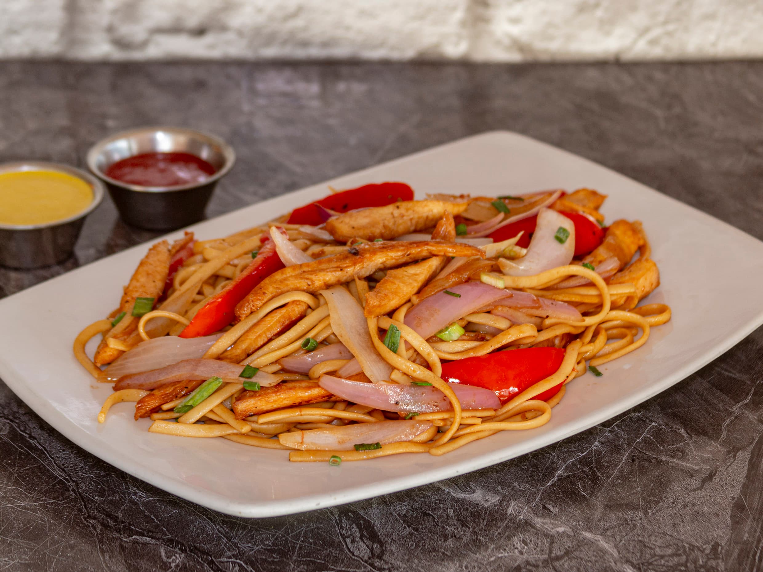 Tallarín Saltado de Pollo