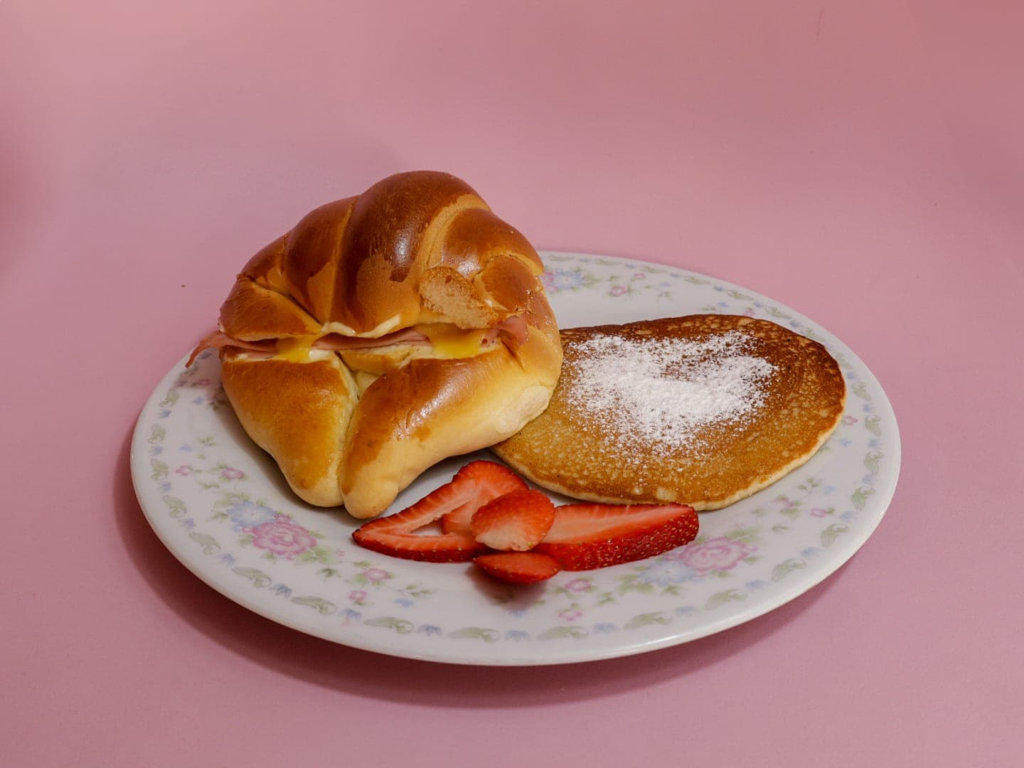 CROISSANT + HOT CAKE