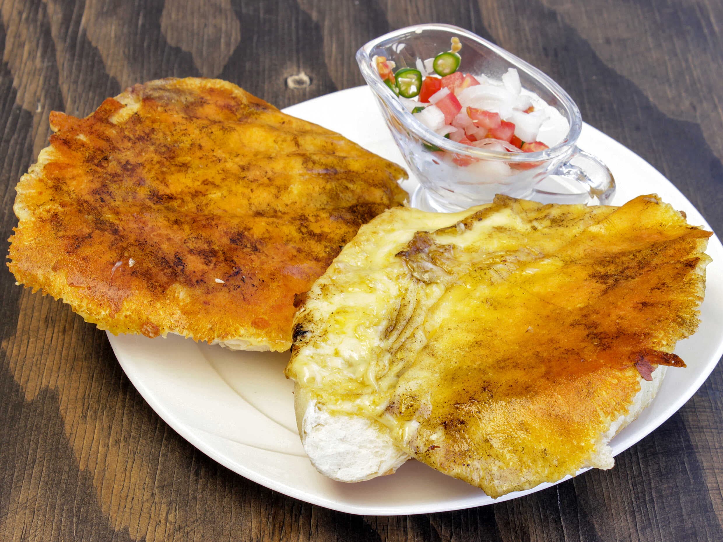 Molletes Sencillos + Agua de Sabor