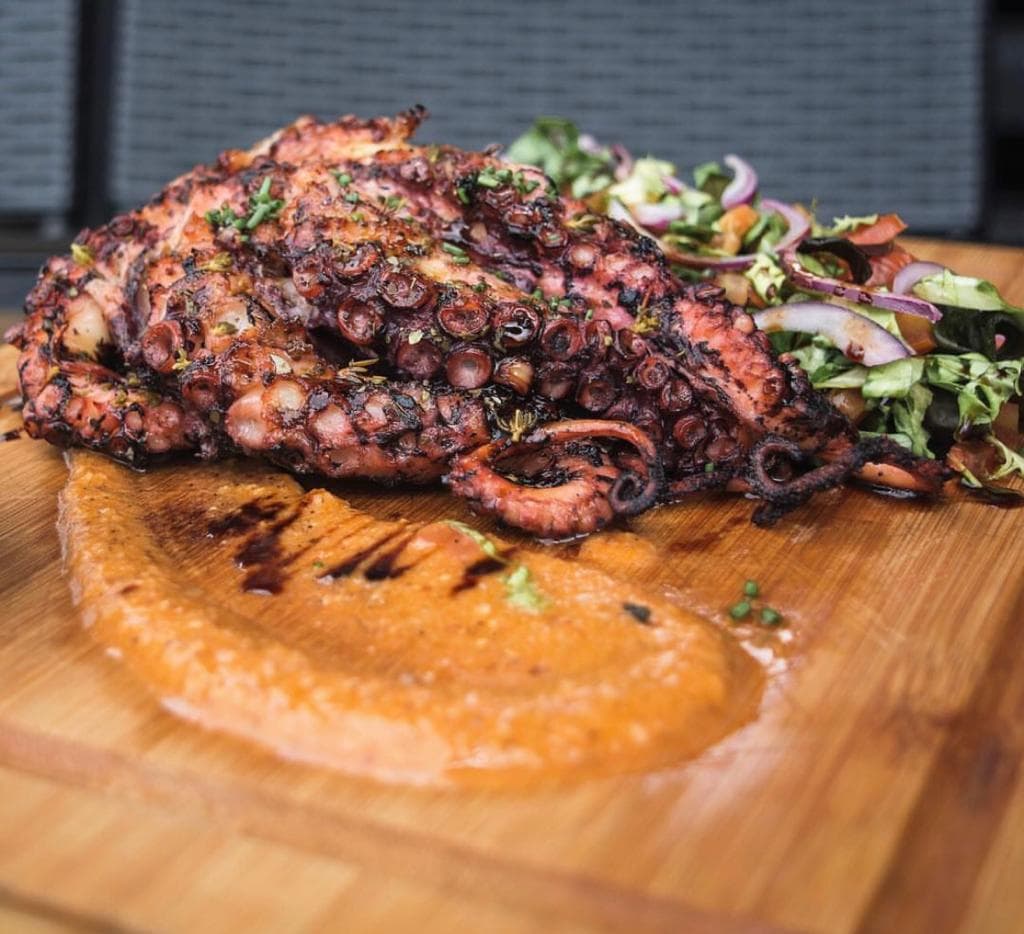 Tabla Callejera con Pulpo a la Parrilla