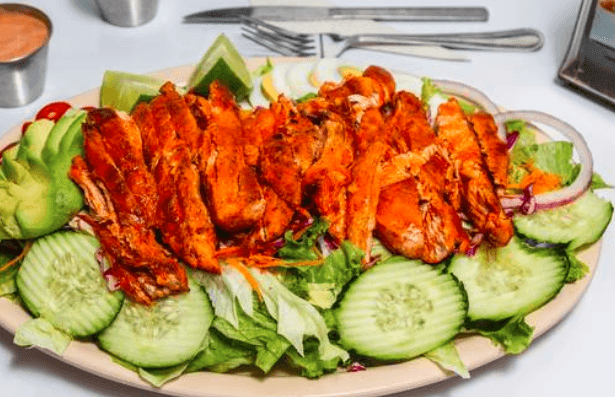 Ensalada Pollo Hot Sauce
