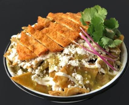 Chilaquiles con Bistec de Res o Milanesa de Pollo