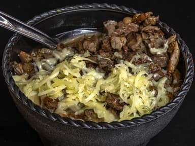 Frijoles con Queso y Carne