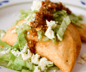 Quesadillas Fritas de Picadillo 4 pzas
