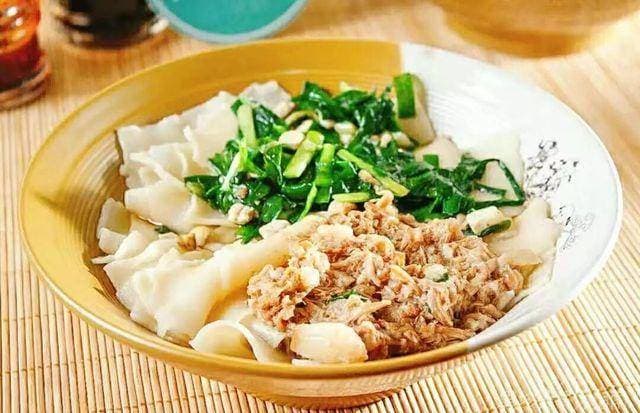 B-5Fideo con Carne de Cerdo Verduras/腊汁肉拌面