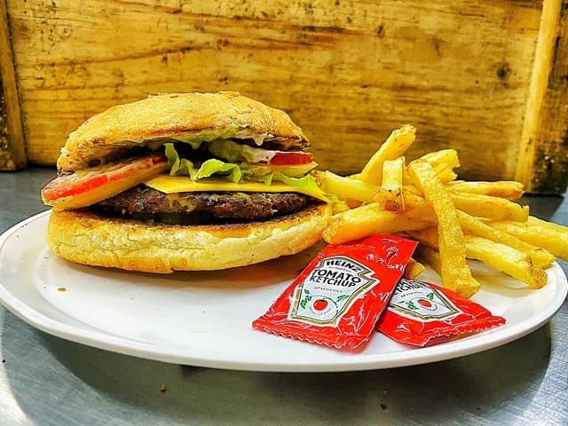 Combo Hamburguesa especial + Agua