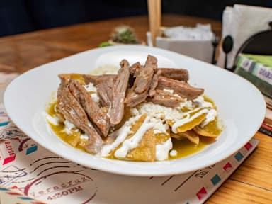 Chilaquiles con Arrachera