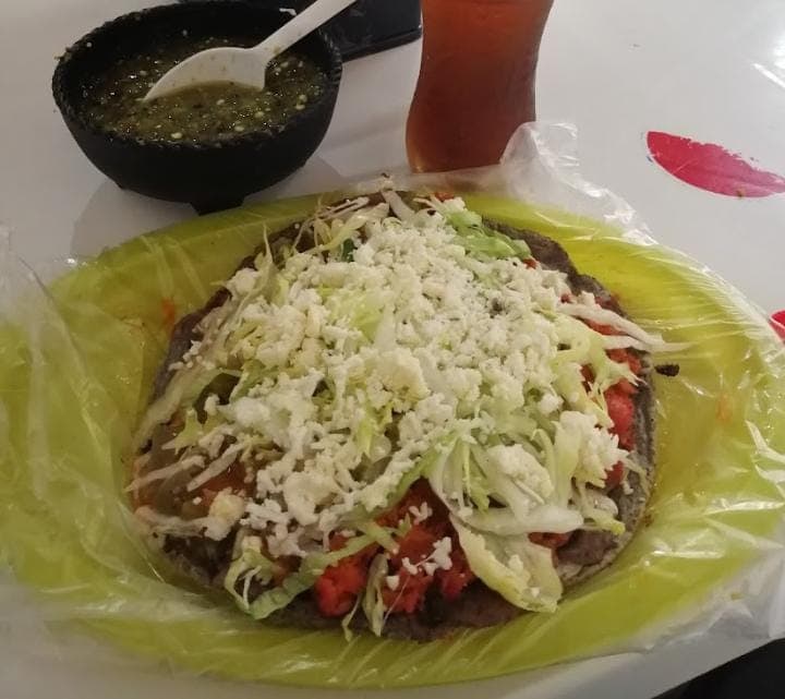 2 Sopes + 1 Tacos Dorados papa chorizo