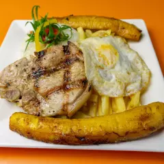 Chuleta a la parrilla a lo Pobre + Bebida