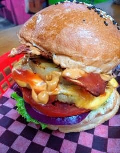 Combo DELUXE Burguer + Papas Fritas