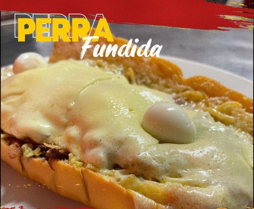 Combo Perra Fundida Queso con Papas y Gaseosa