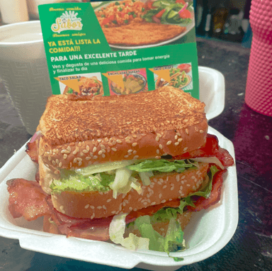 Pa'sandwich y Cuernitos Combo Desayuno
