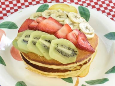 Hot Cakes con Fresa Plátano Kiwi