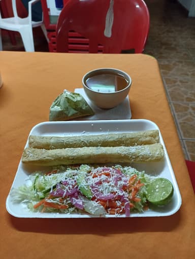 Combo 3 Flautas + 1 Agua Fresca.