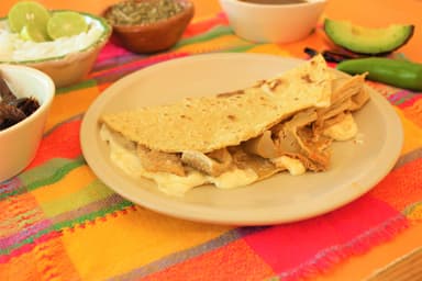 Quesadilla con Pedazos