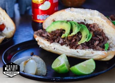 1 Torta de Bistec con Agua Fresca 500 ml