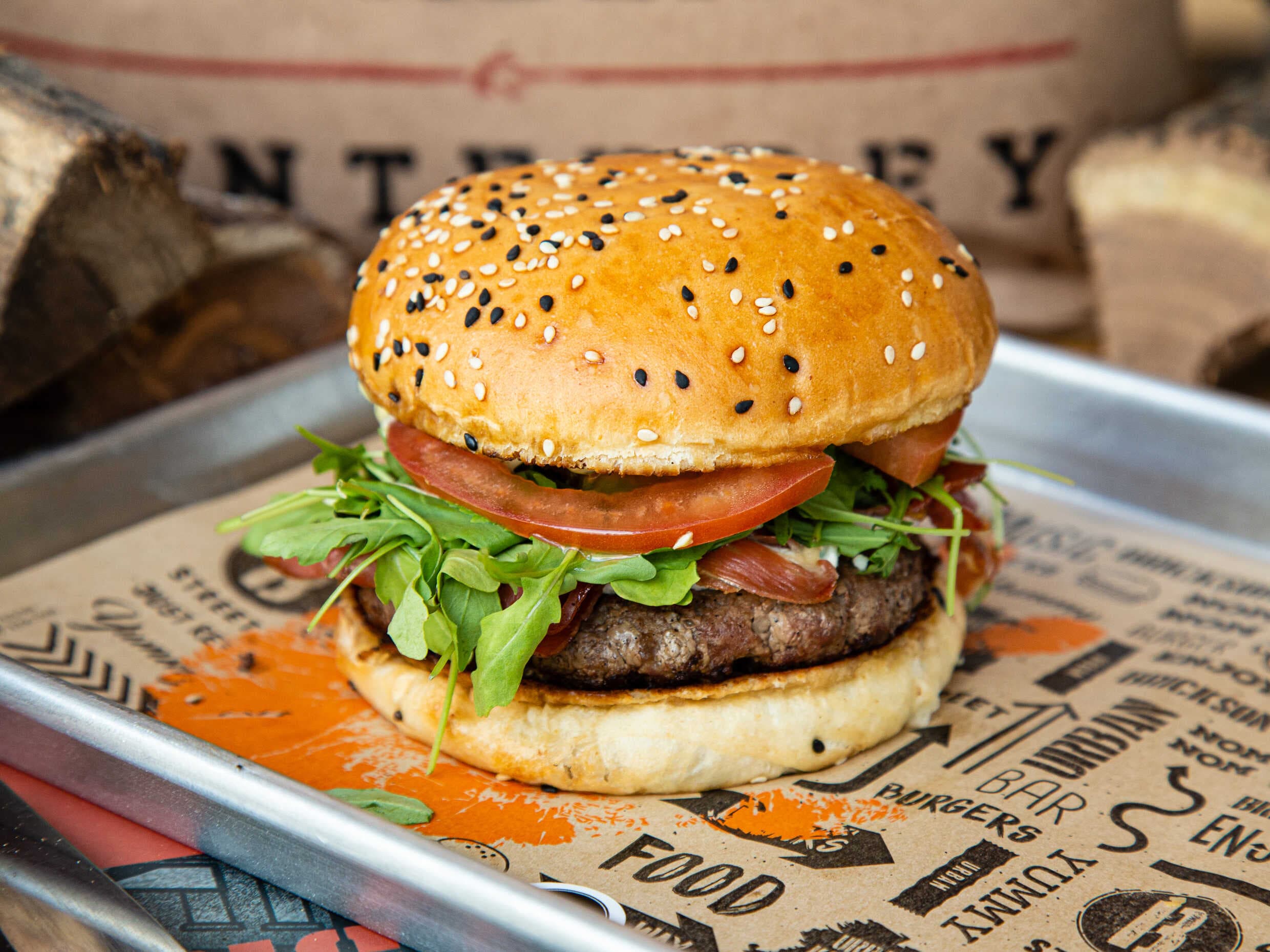 Hamburguesa Oklahoma con papas