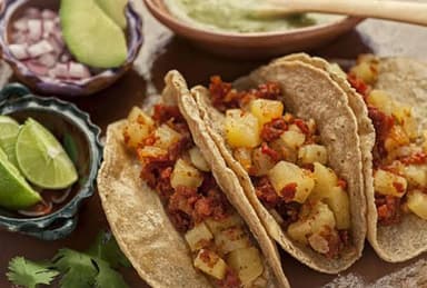 Taco de Chorizo con Papas