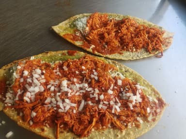 Huarache con Tinga de Pollo