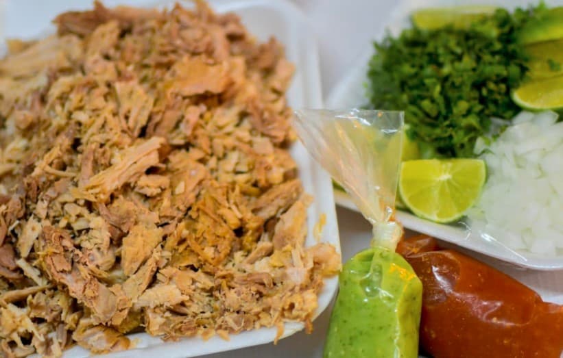 1/2 kg de Carnitas + 10 Torillas a mano