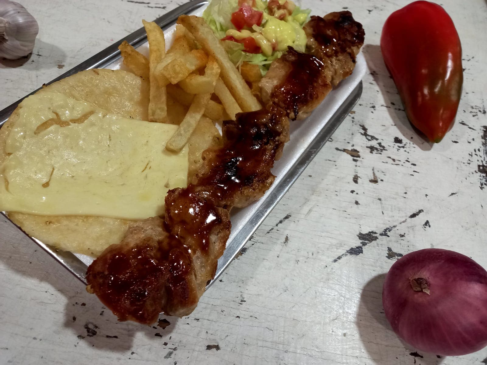 Chuzo De Pollo Con Tocineta.