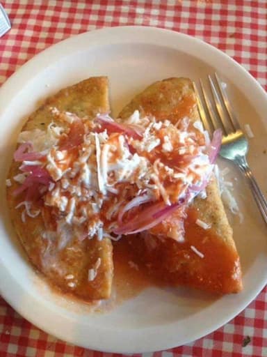 ¡COMBO! 3 EMPANADAS + 1 Coca Cola 600 ml