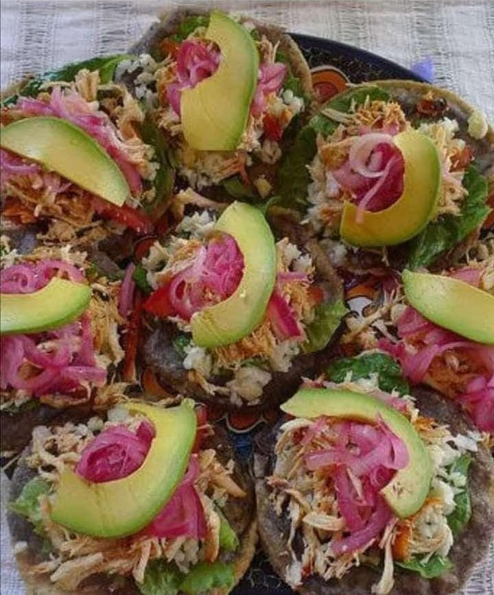 Tostada De Barbacoa De Res