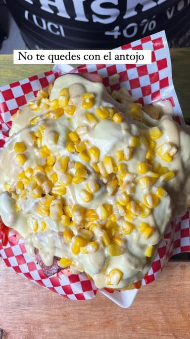 Combo Salchipapa Queso (2 Pers) + 2 Bebidas 250ML
