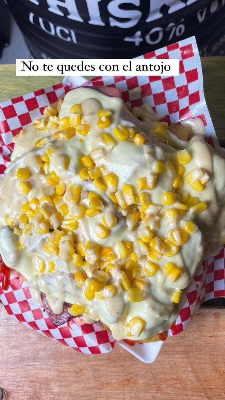 Combo Salchipapa Queso (2 Pers) + 2 Bebidas 250ML