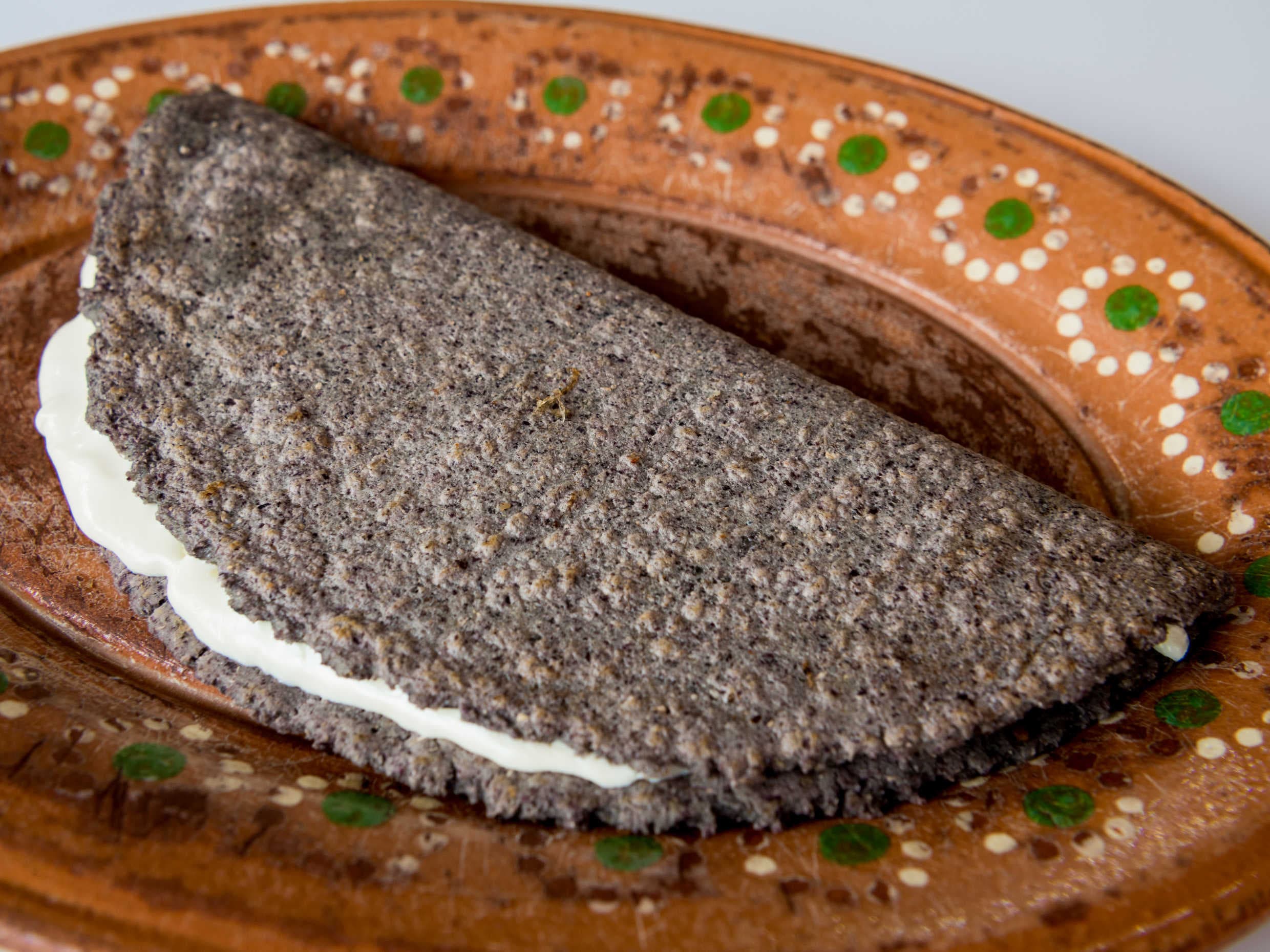 4 Quesadillas de Guisado y 2 Horchatas 1/2 Lt