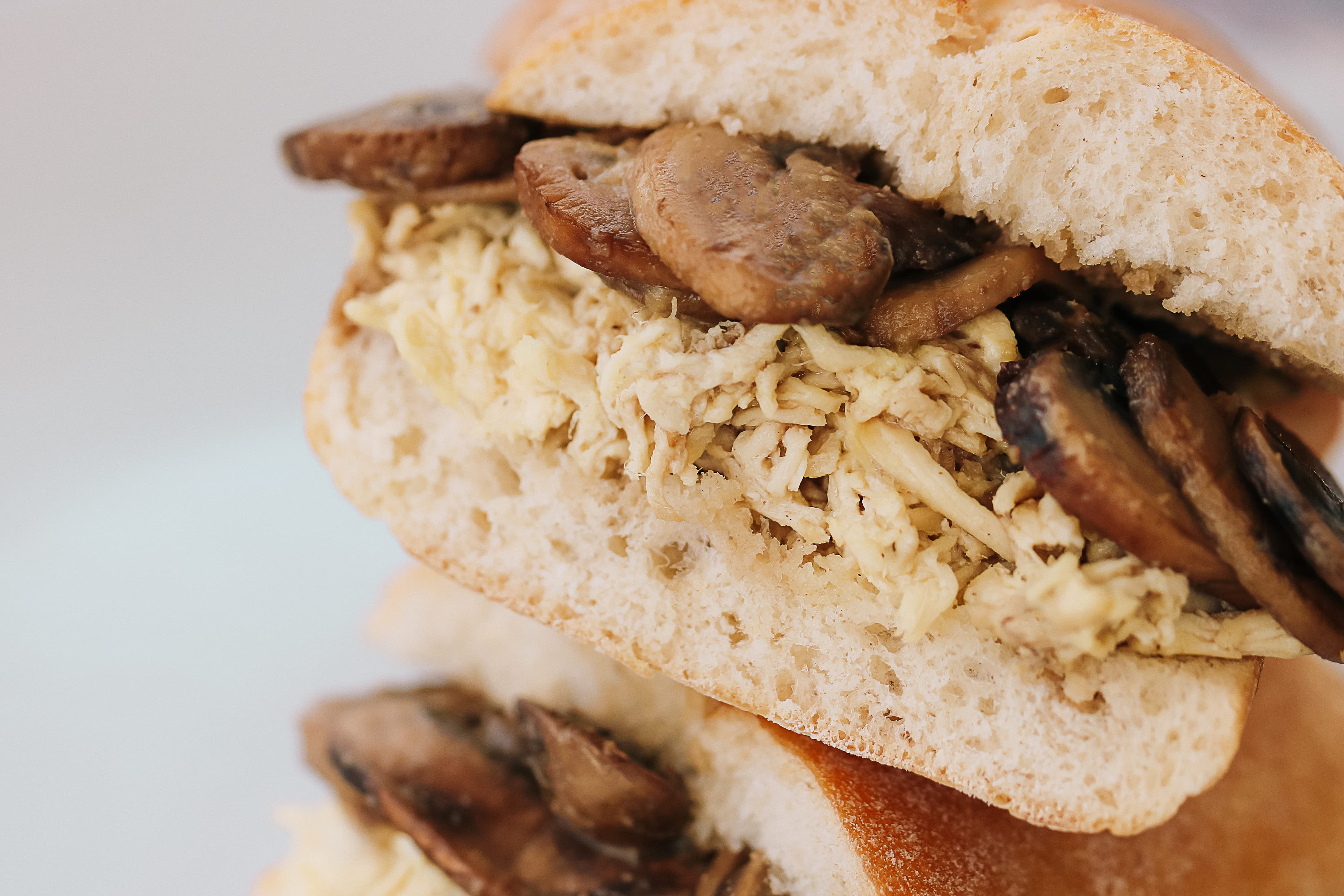 Sándwich de Pollo con Champiñones