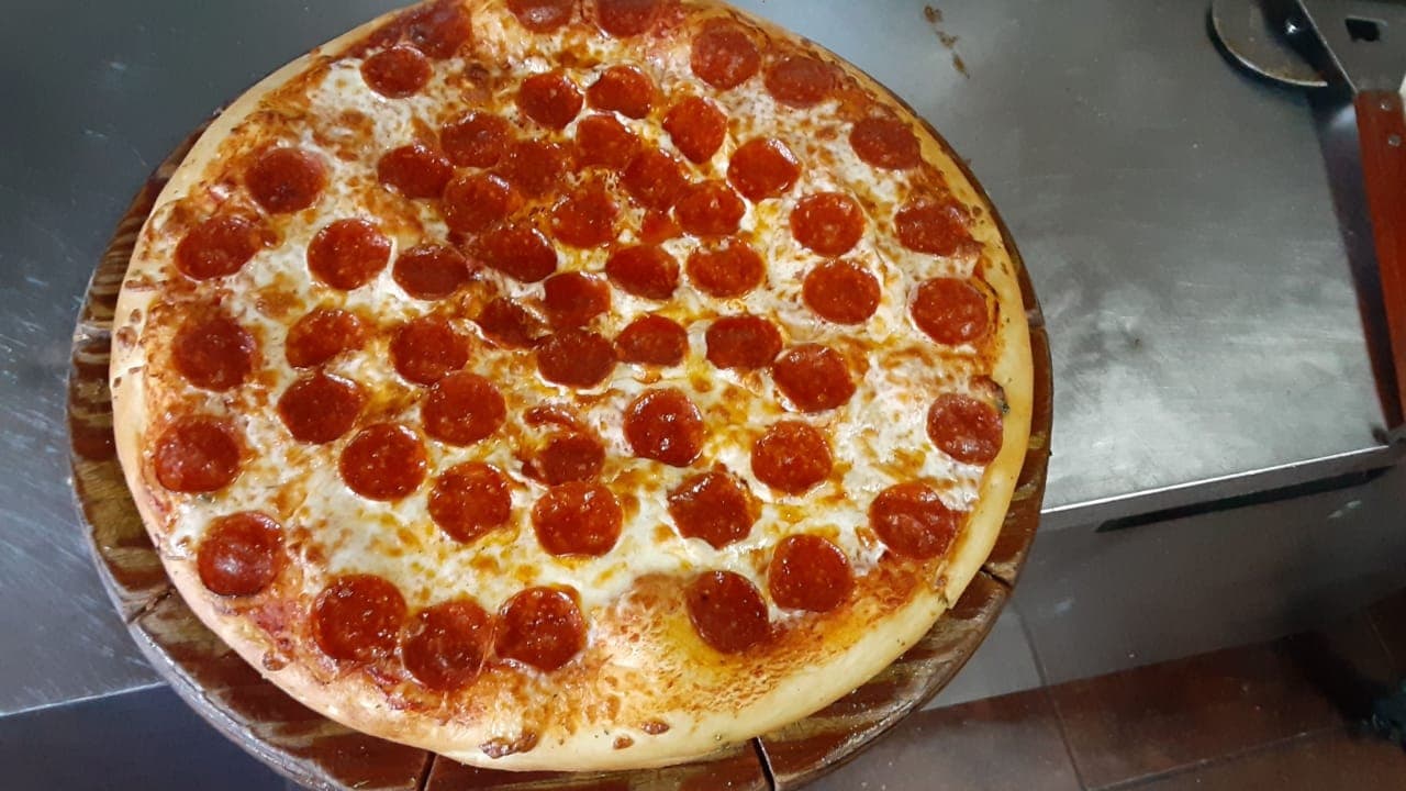 Pizza Peperonni mediana